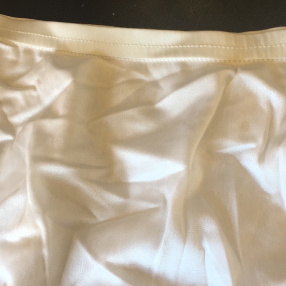 5/$25 Siz 7 vintage nylon full panty. Vanity Fair - Picture 3 of 6